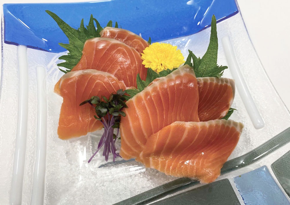 日本の極上刺し極みセット<いか・サーモン詰め合わせ>