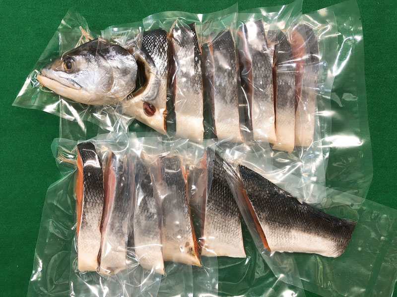 新巻鮭半身切身個包装（12切）