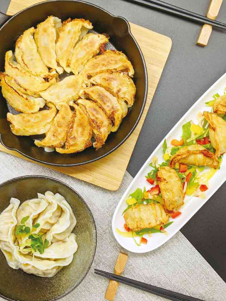 つばめ餃子50個箱入＜ピリ辛＞