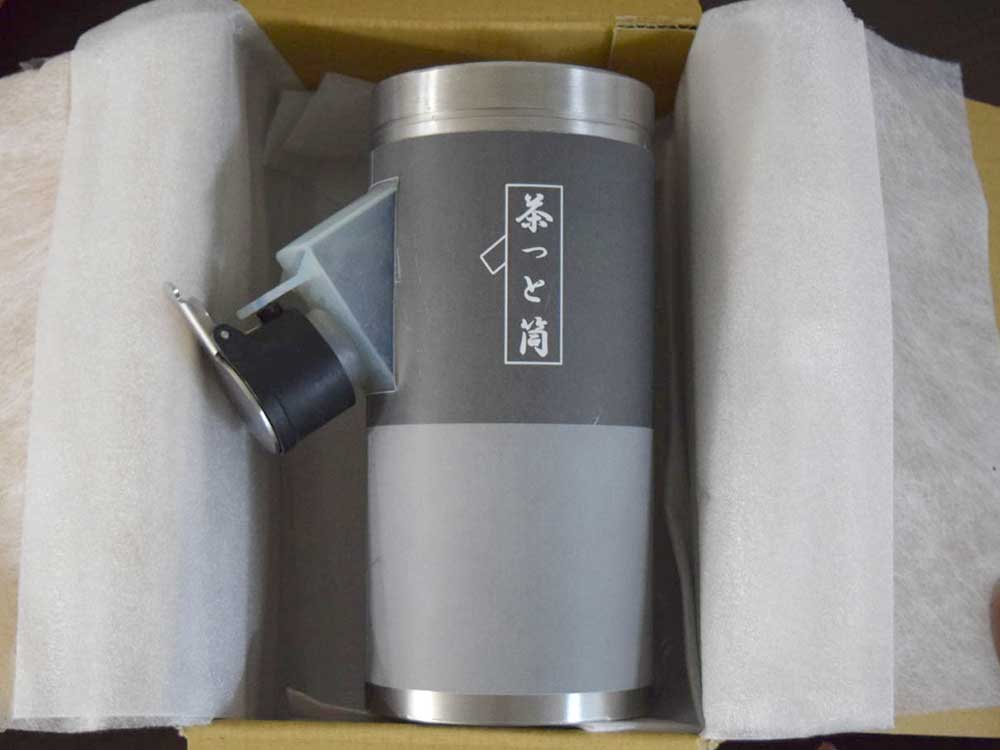 茶っと筒「お茶葉などが上蓋を外さず、毎回同じ量が出せる」｜新潟の