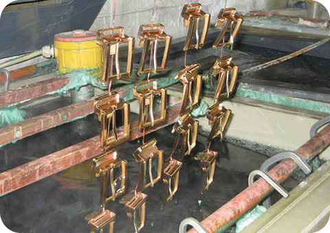 メッキ完了後液体から取り出す