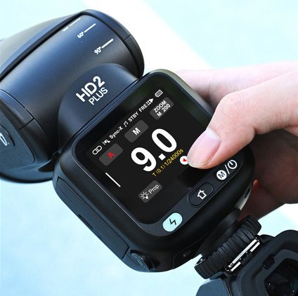 HD-2PLUS をタッチパネル操作している様子