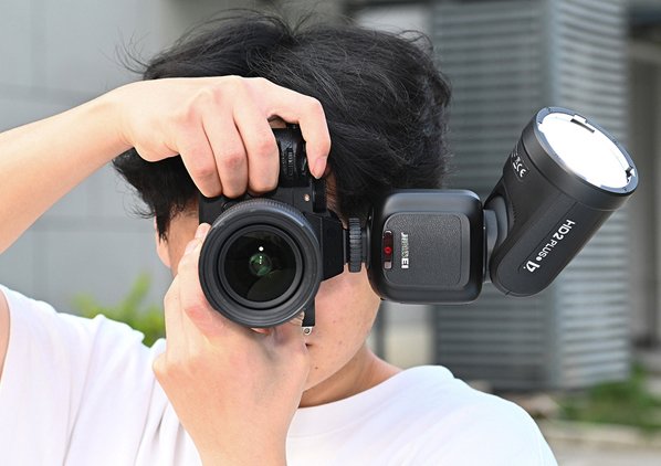 丸形ヘッドを回転させて撮影している様子