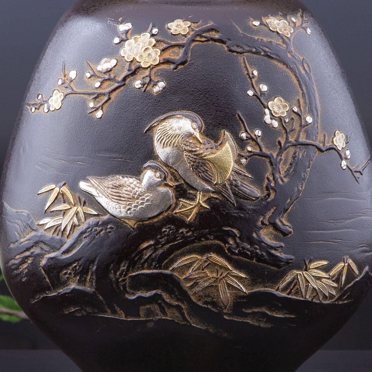 高岡銅器 真鍮製花瓶 おしどり 小｜美術工芸鑑 叙勲・褒章・叙位叙勲