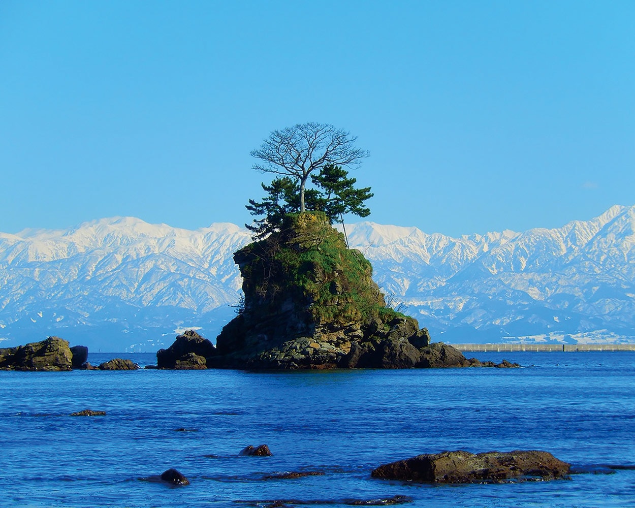 雨晴海岸からの立山連峰