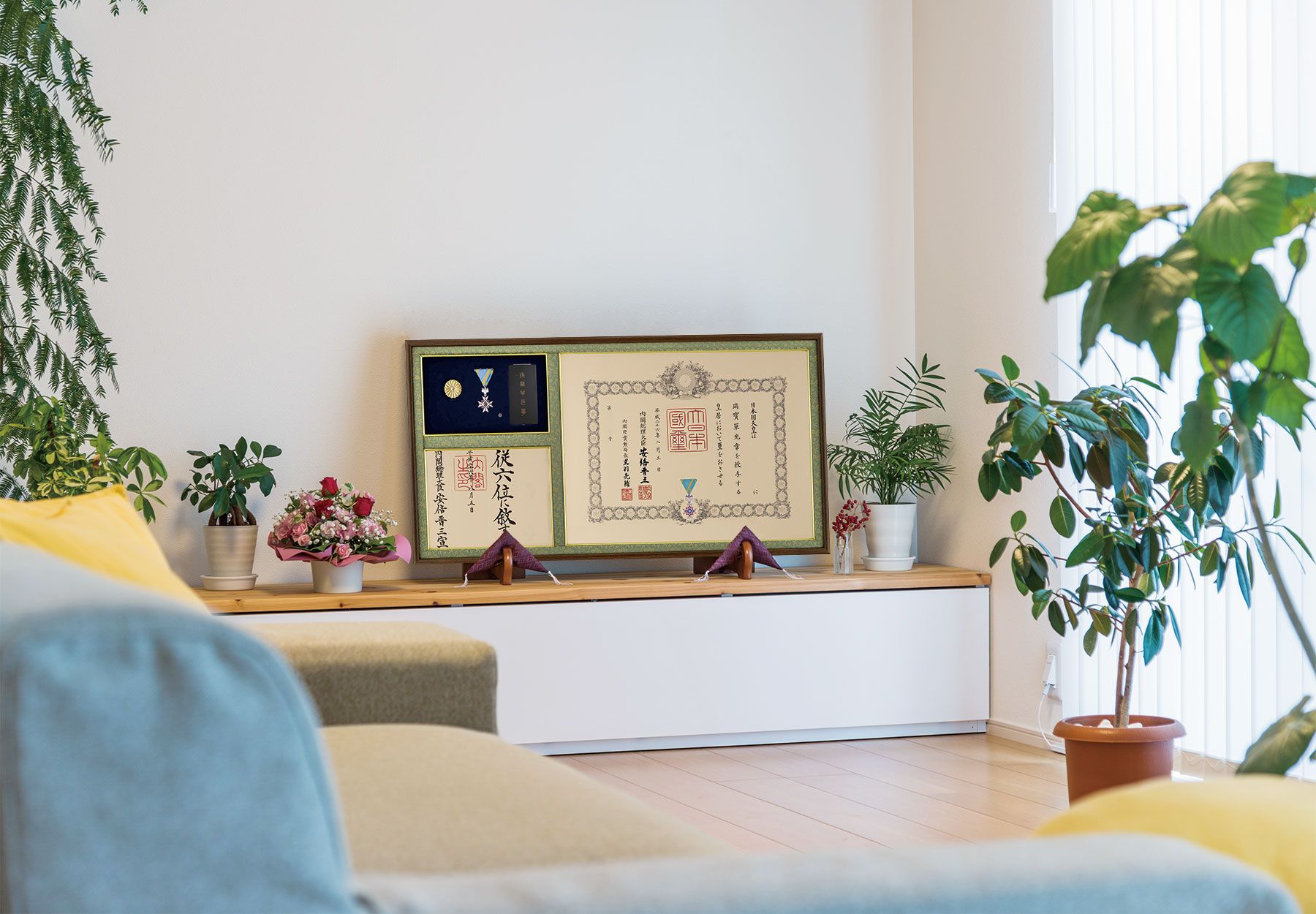 位記・勲記・勲章を納めた額の掲額例