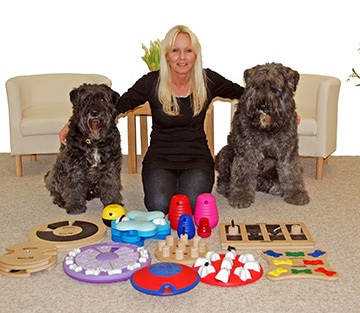 ニーナ・オットソンとパズルゲームと犬