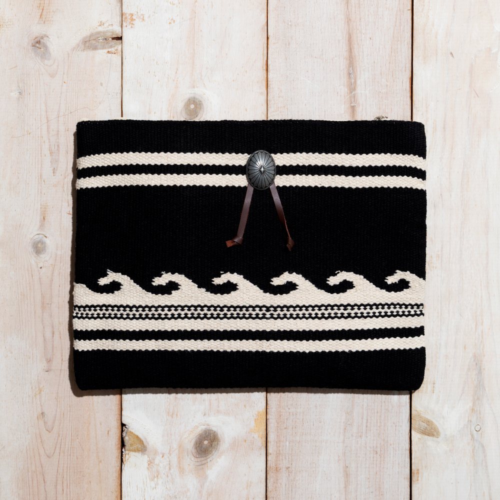 アミナコレクション 手織りサーフ柄クラッチバッグ