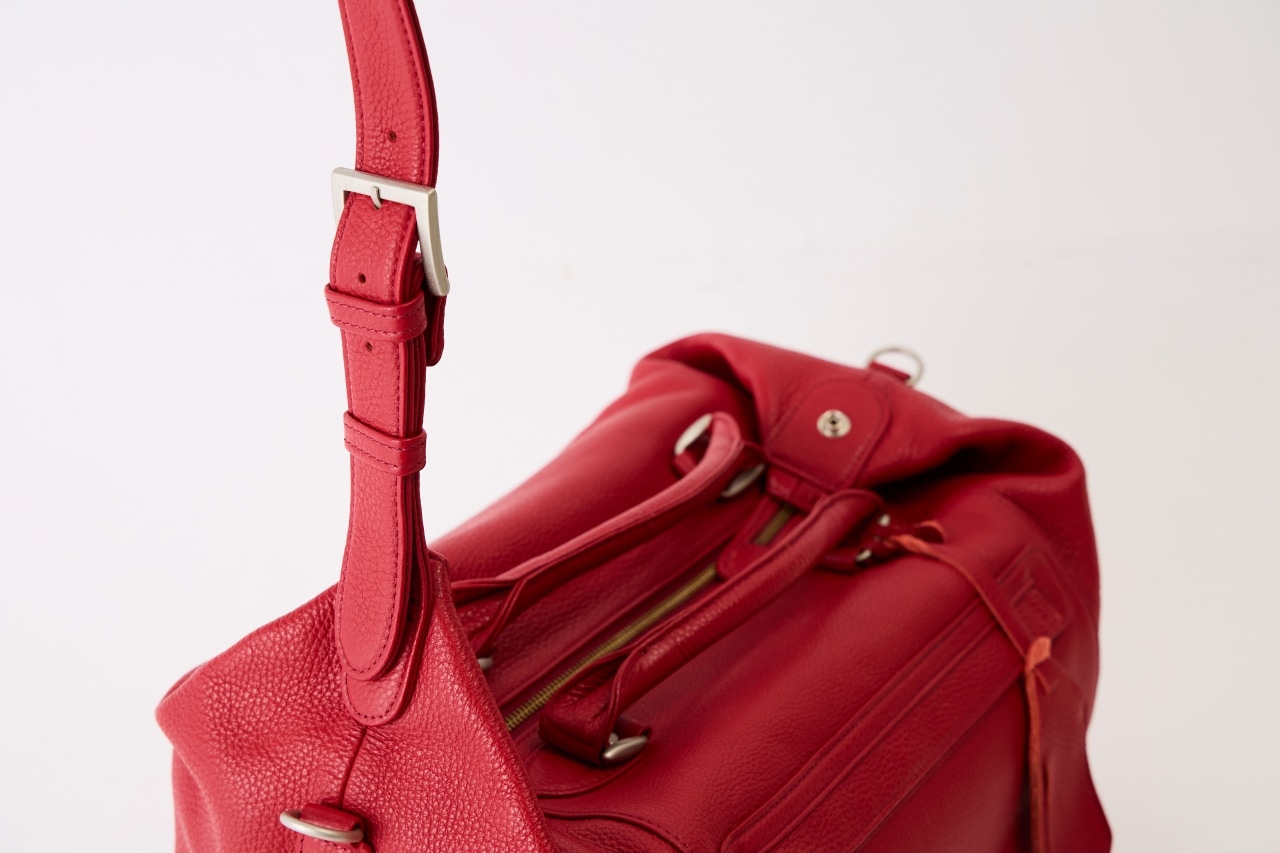 猪瀬 イタリアンレザーボストンバッグ【ゴルフ旅を彩る、唯一無二の赤】