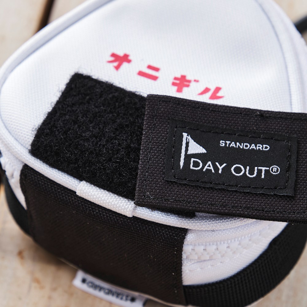 ワッペンはマジックテープ製