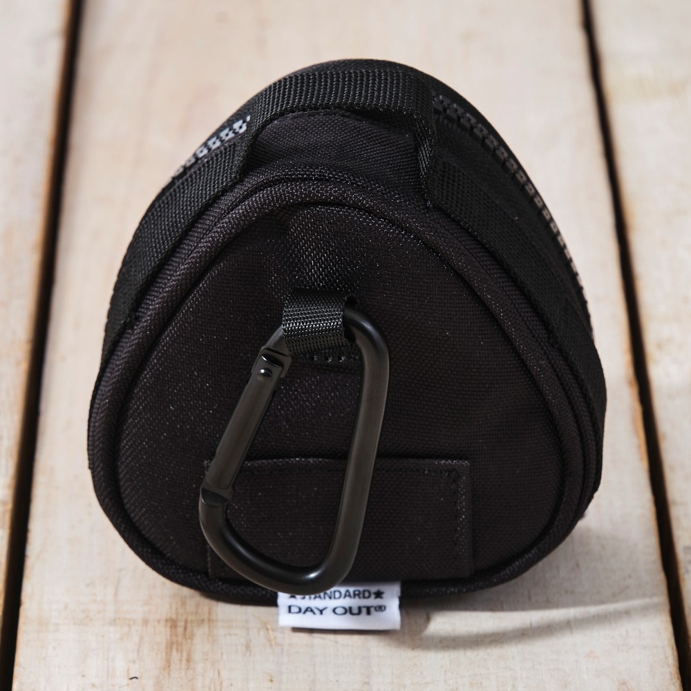 お米の「ホワイト」と海苔「ブラック」の２色展開