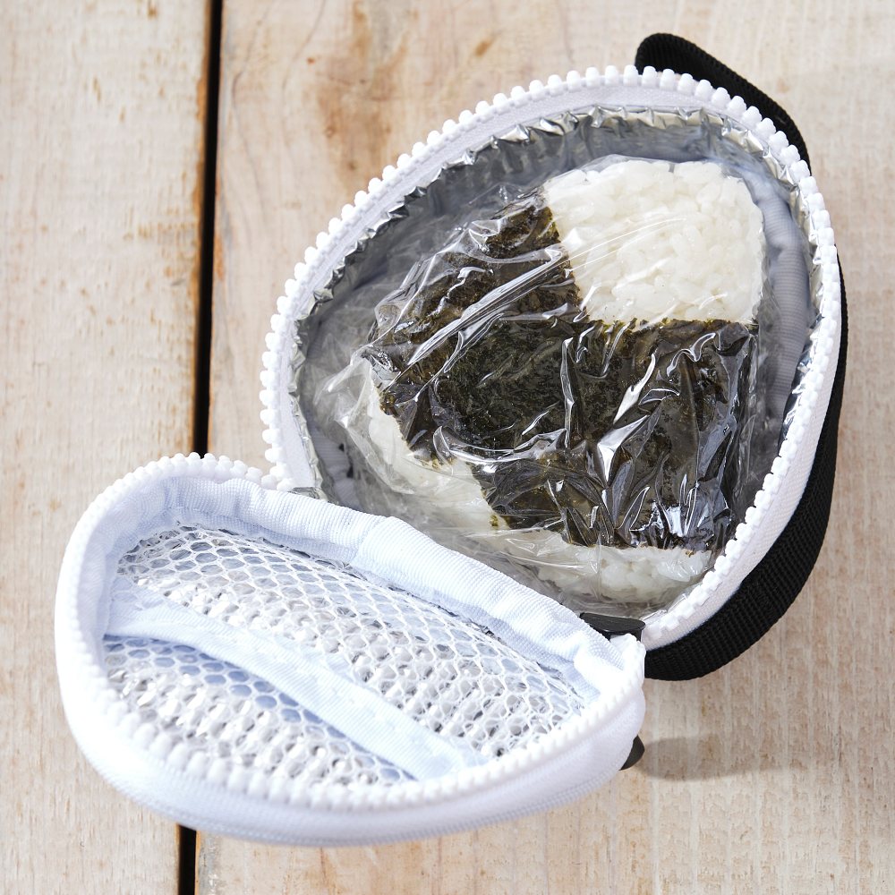 メッシュポケットには食べた後のゴミを入れられる