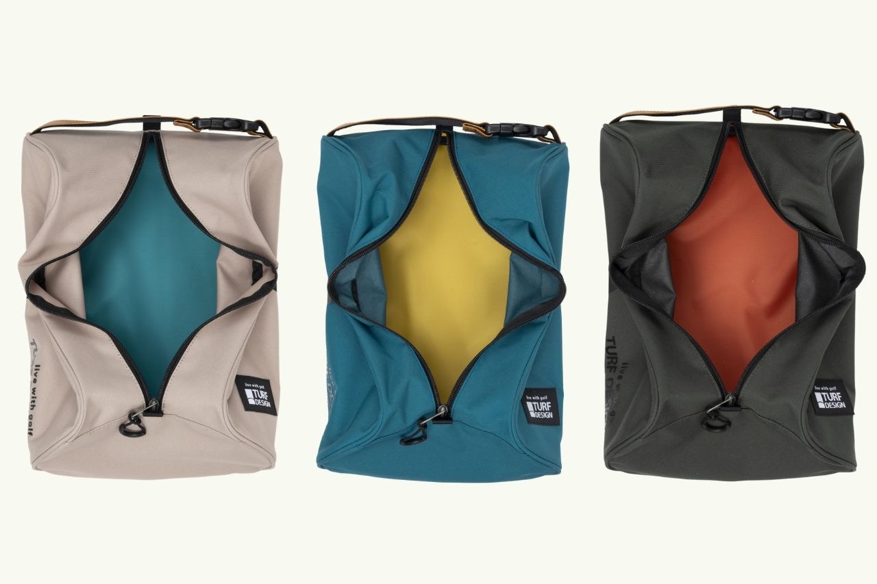 スタンドを使わず自立もするキャディバッグ