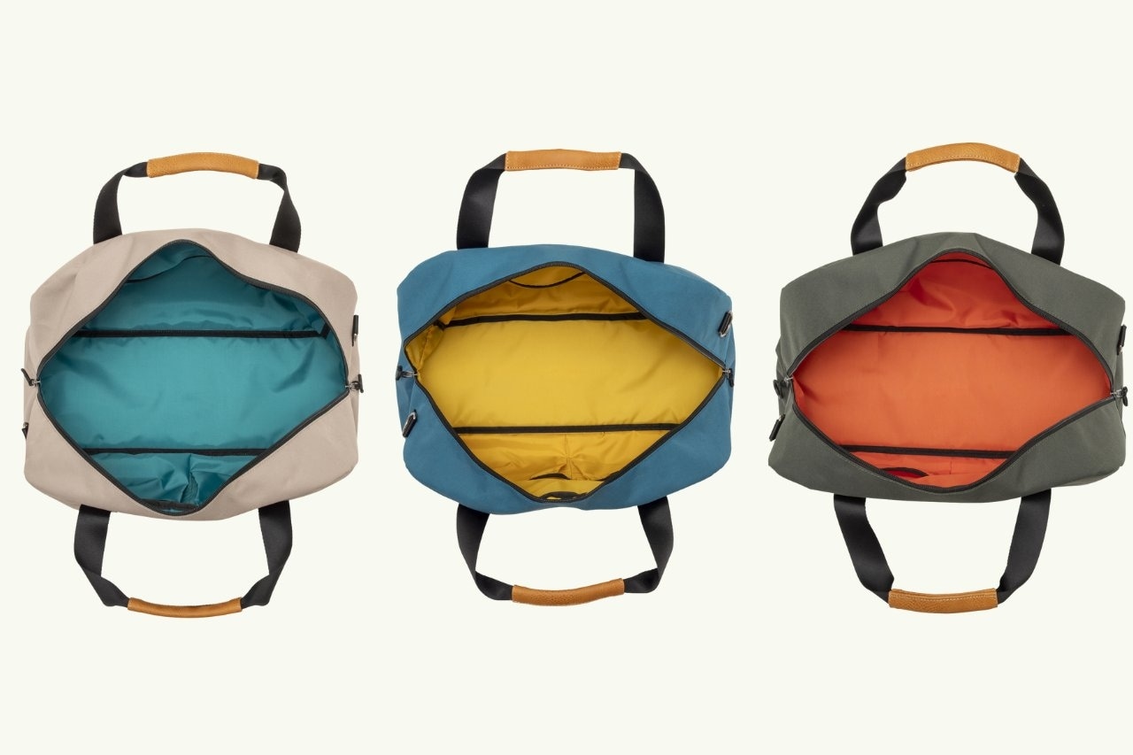 スタンドを使わず自立もするキャディバッグ