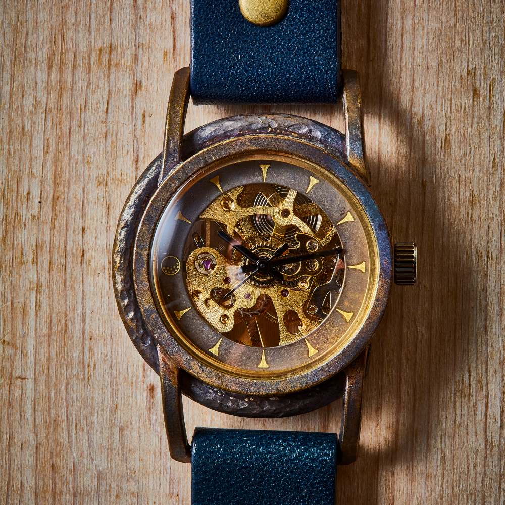 vie(ヴィー) ボールとティーがモチーフのハンドメイド手巻式腕時計