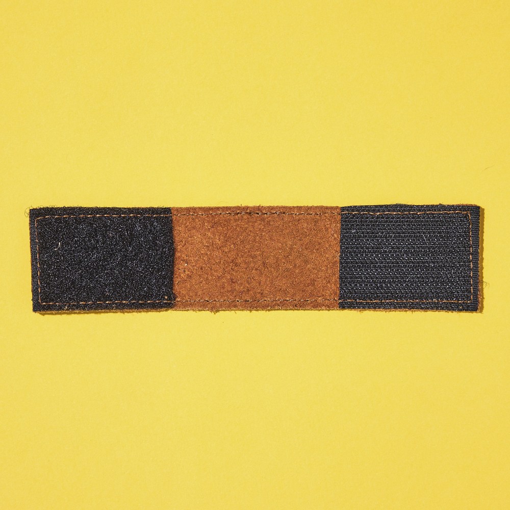 番手の革タグはマジックテープなので取り外しも簡単。