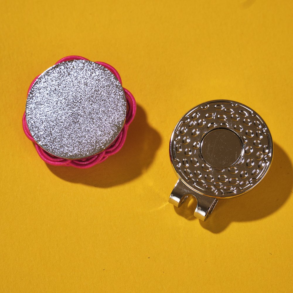 傘を収納するポケットも外側についている