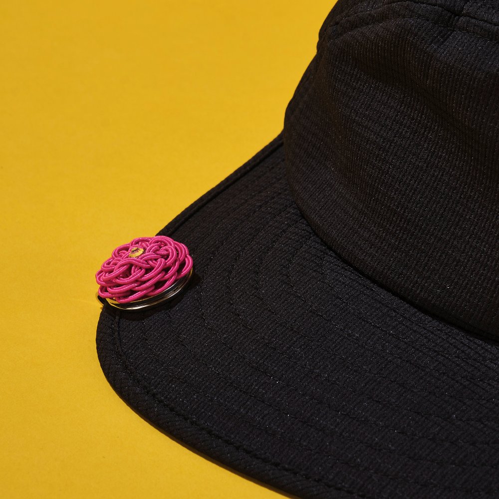 傘を収納するポケットも外側についている