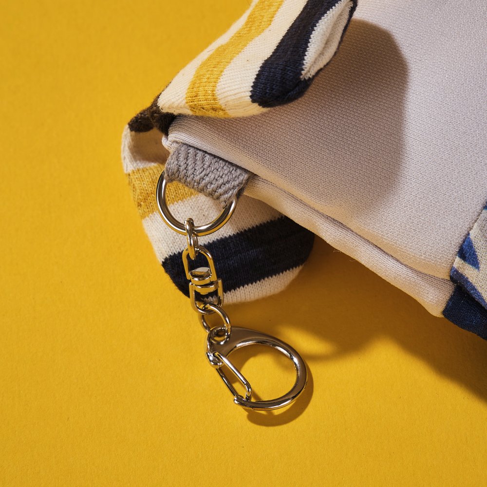 クラブの出し入れが楽な大き目の口枠