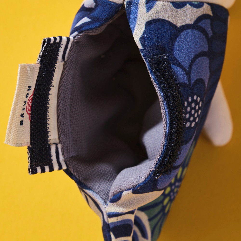 傘を収納するポケットも外側についている