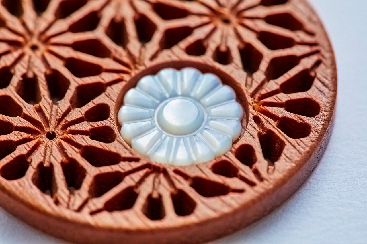 PINCTADA 蝶貝付き透かし彫りマーカー【職人の手仕事が光る透かし彫り