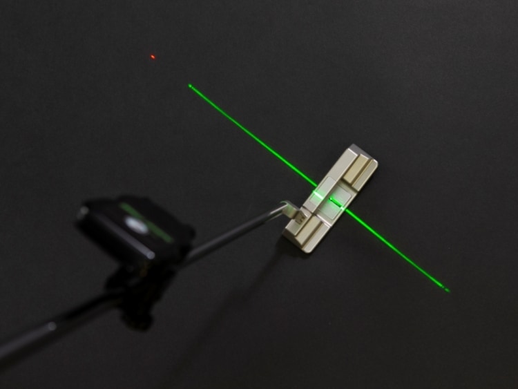 方向性と距離感をレーザーで可視化!「Laser Putt（レーザーパット 