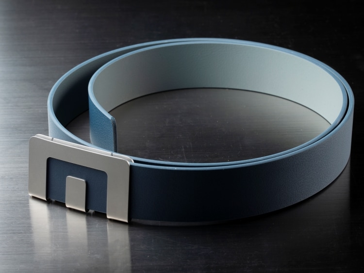 穴なしベルトの最終形態「MIN(ミン)ベルト」。高級感と使いやすさを