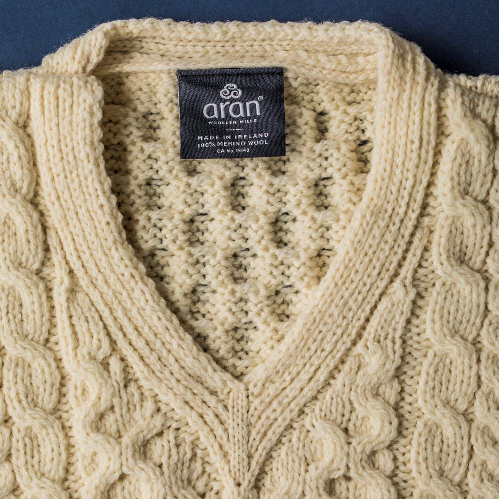 Aran Woollen Mills＞フィッシャーマンVネックセーター＆ジップ
