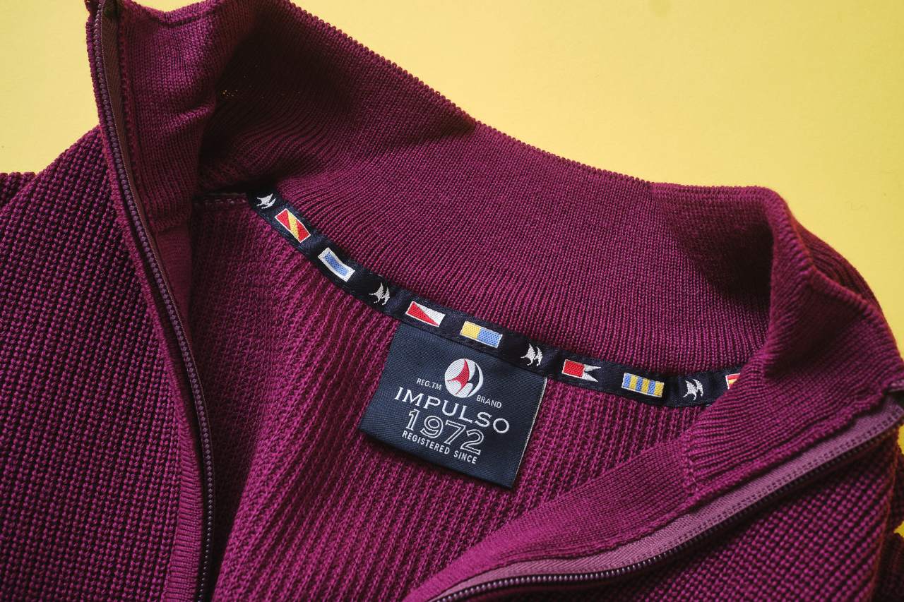 IMPULSO（インパルソ）雨を弾くイタリア製ジップアップセーター