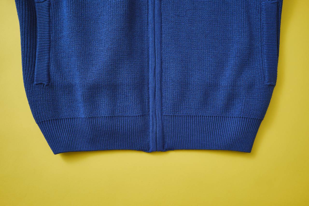 IMPULSO（インパルソ）雨を弾くイタリア製ジップアップセーター