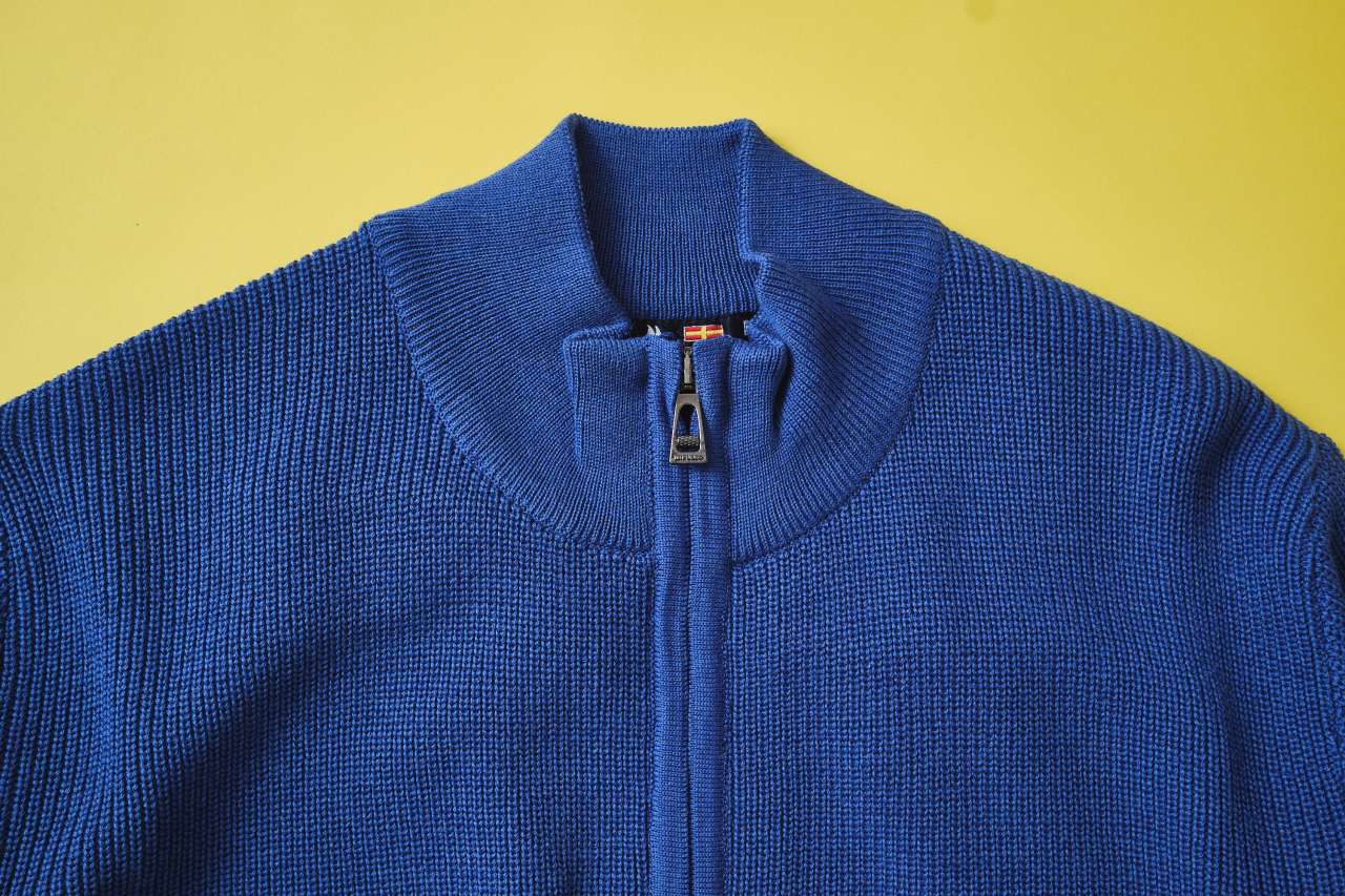 IMPULSO（インパルソ）雨を弾くイタリア製ジップアップセーター