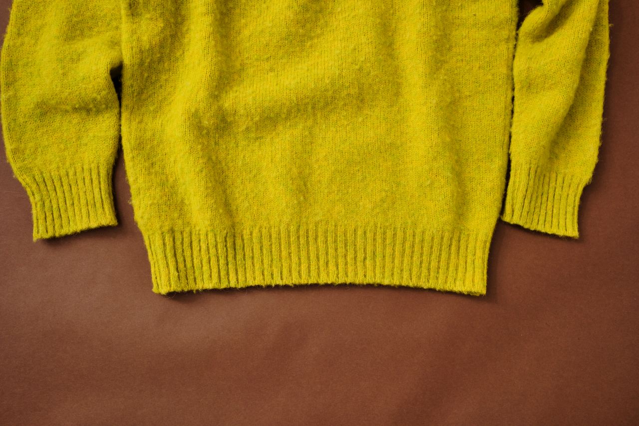 シェットランド ウーレン＆コー　ふんわり起毛が暖かいクルーネックセーター