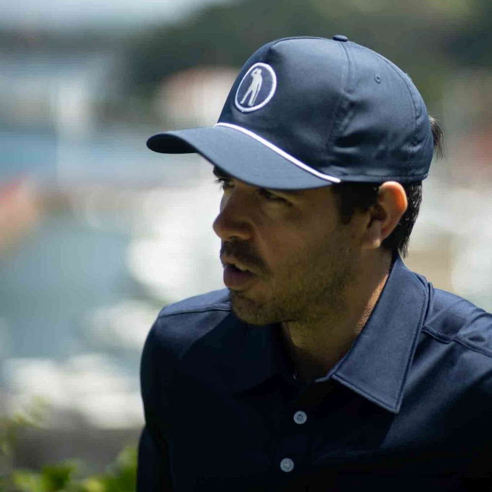 フロントパネルにはロープ素材があしらわれている。