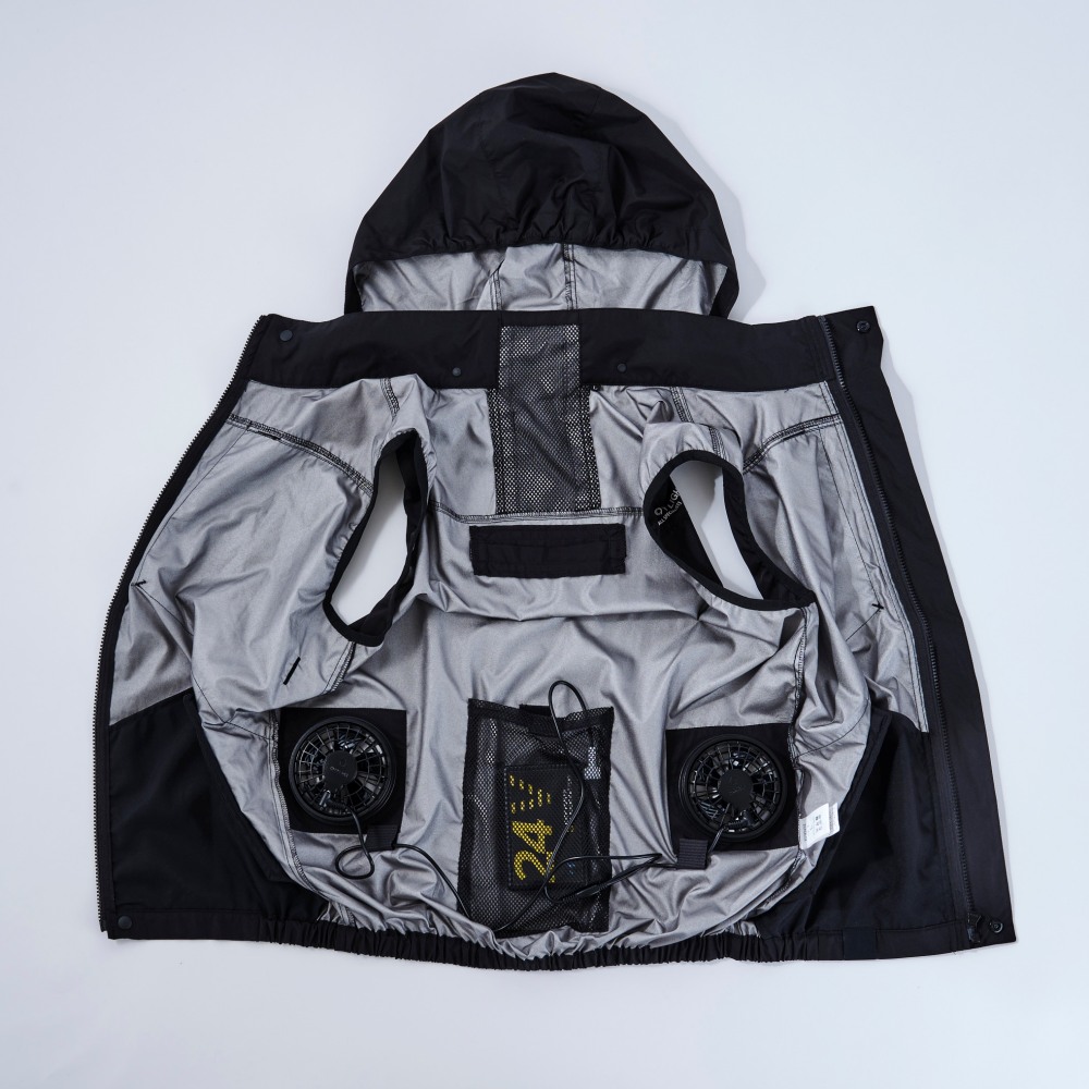 バッテリーは充電した後にベスト中央部分のポケットにINし、ファンはベストの表側と裏側を挟んでパチッと取り付けます。