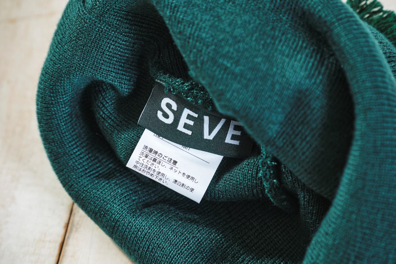 SEVE　ロゴ入り ニットキャップ