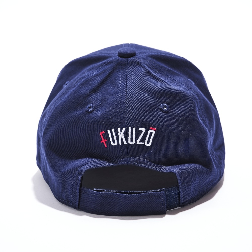 キャップのバックサイドには「FUKUZO」の刺繍も。