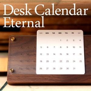 木の経年変化を楽しむ卓上万年カレンダー「Desk Calendar Eternal」