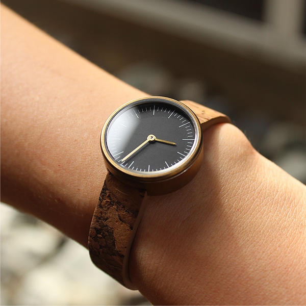 「CONNIE Simple Watch 26mm」シンプルデザインに個性が光るおしゃれなコルクレザー腕時計/レディース/名入れ可能