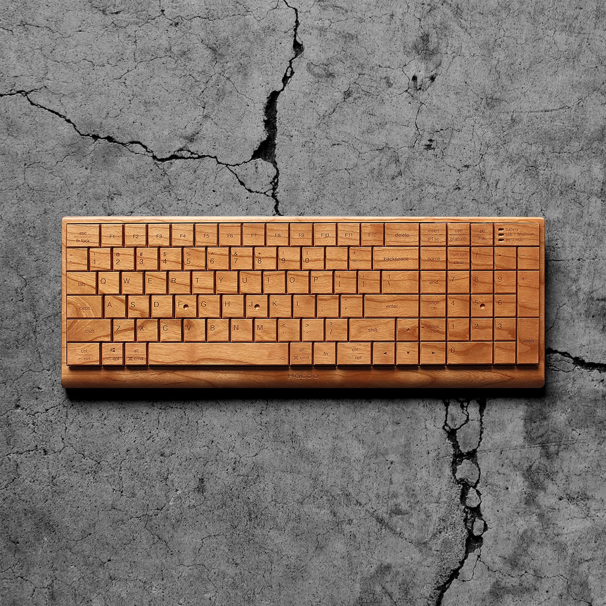 アメリカンブラックチェリーの木から作った木製のキーボード