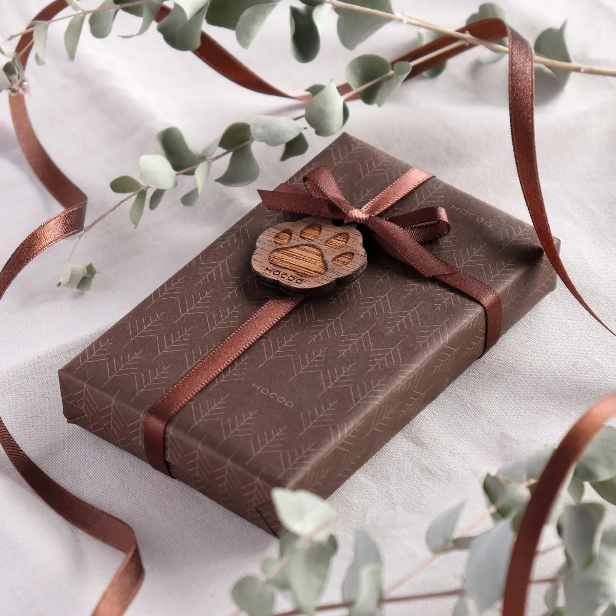 「肉球モチーフ」の木製タグ付き限定ラッピング