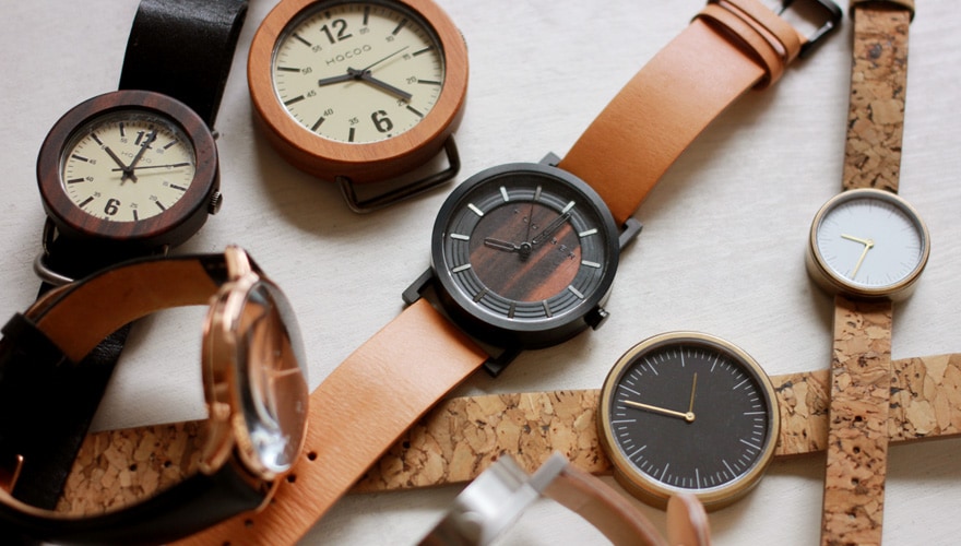 木の腕時計、天然素材がファッションに個性を加える一本