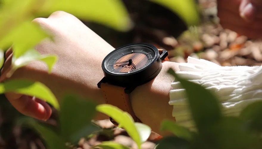 木の腕時計、天然素材がファッションに個性を加える一本 | おしゃれな