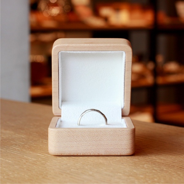 Ring Case 指輪 プロポーズを引き立てる格調高い木製リングケース 名入れ メッセージも刻印可 おしゃれな北欧風木製雑貨 贈り物 名入れギフト Hacoaオンラインストア