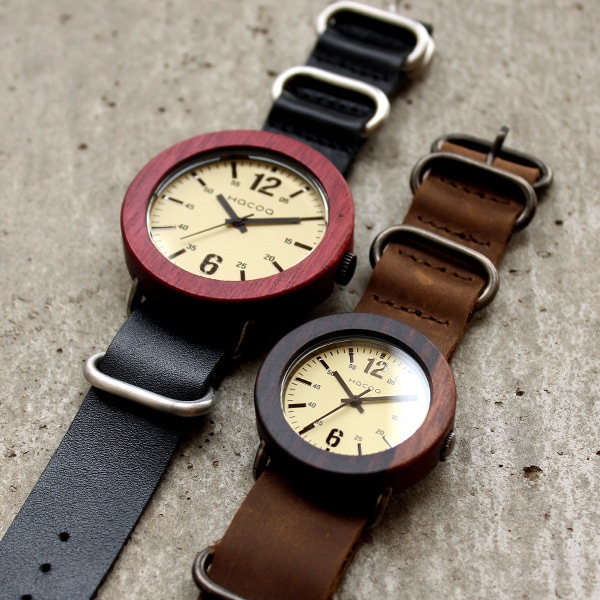 木枠とベルトを組み合わす事ができる着せ替えタイプのナトースタイル腕時計。