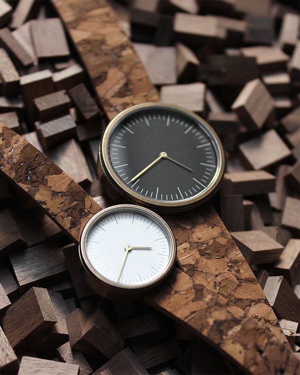 シンプルなデザインにさりげない個性が光るおしゃれなコルクレザー腕時計