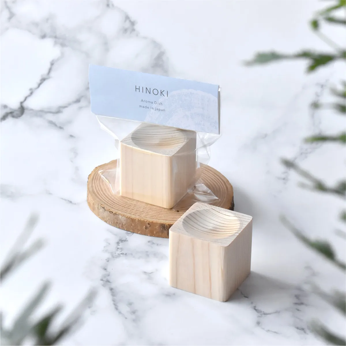 爽やかなやさしいブルーに年輪を表現したパッケージ。プチギフトとしても最適です