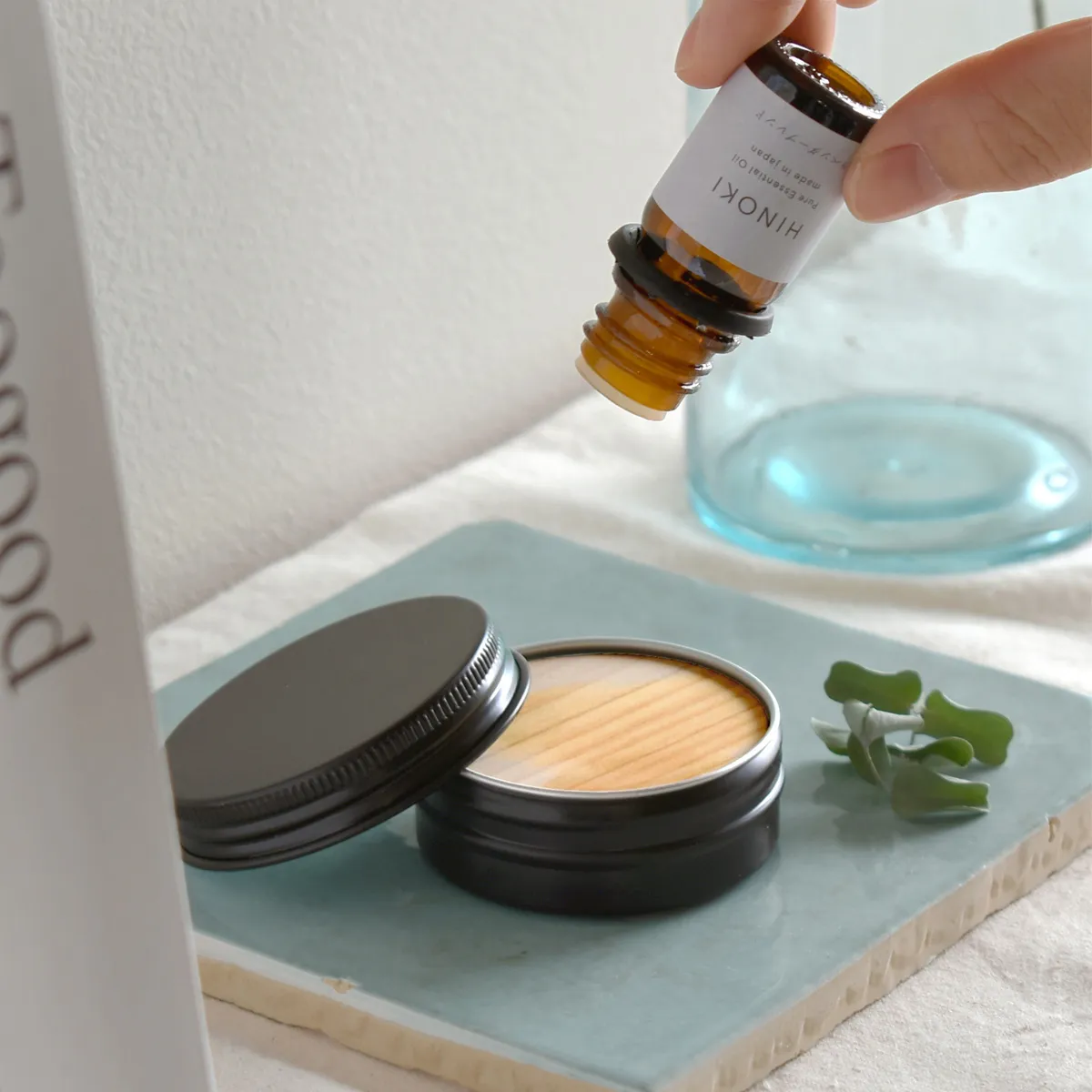 国産ヒノキと相まった香りがゆっくりと広がり、自然のぬくもりを感じられます。