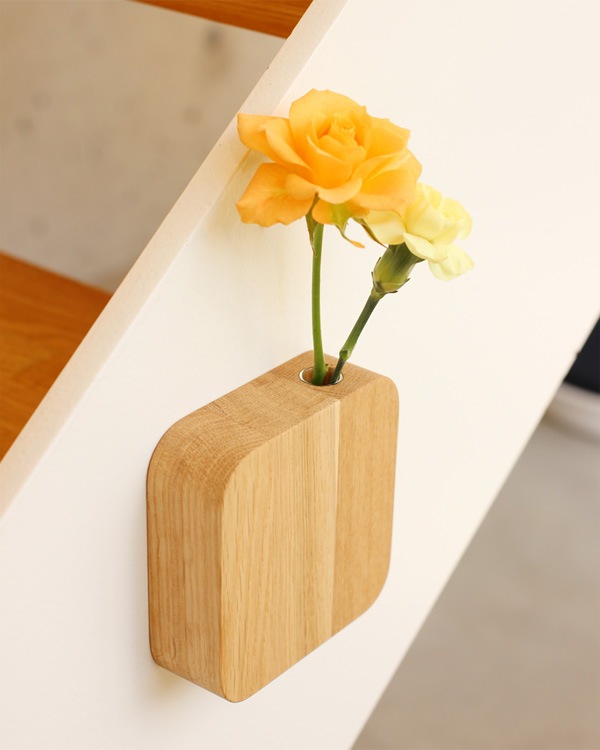 生産終了 Block Flowervase マグネットで貼り付けられる 壁掛け 卓上両用の木製フラワーベース 一輪挿し Hacoaブランド おしゃれな北欧風木製雑貨 贈り物 名入れギフト Hacoaオンラインストア