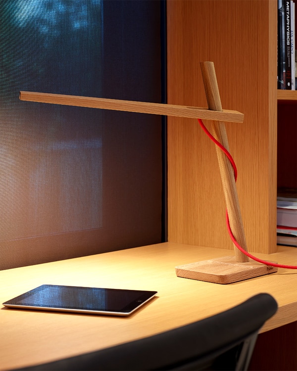デザイン性に優れた木製ledデスクスタンド ライト Clamp Mini おしゃれな北欧風木製雑貨 贈り物 名入れギフト Hacoaオンラインストア