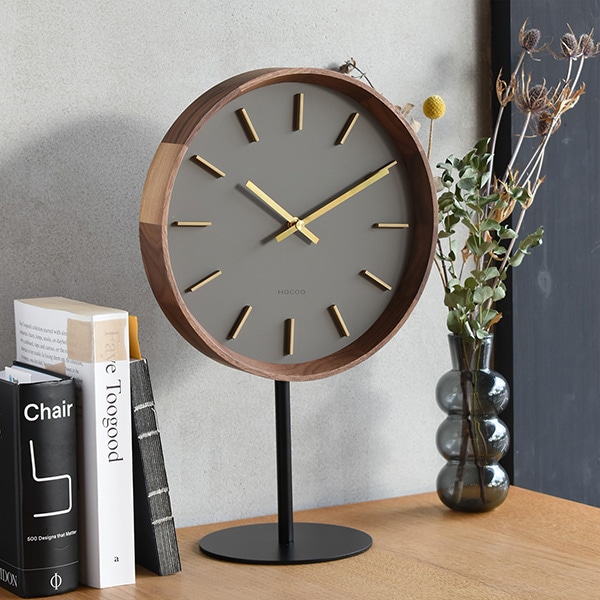 掛け時計を置き時計として楽しむ新提案「Clock Stand」